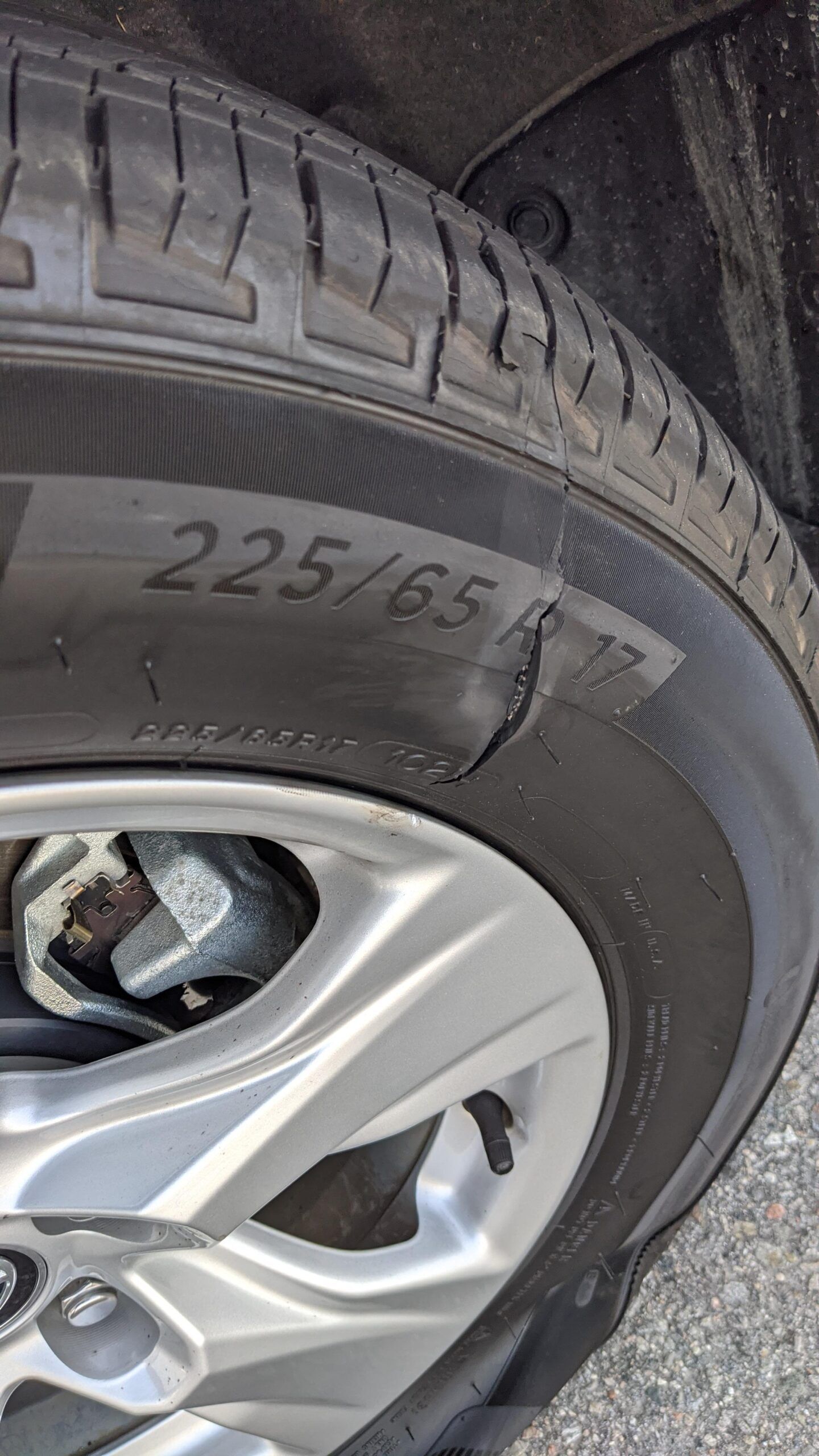 Cứu hộ lốp Mitsubishi lưu động tại TPHCM, Bình Dương, Dĩ An, Thuận An, Quận 1, 2, 3, 4, 5, 6, Phú Nhuận,... nhanh và tối ưu