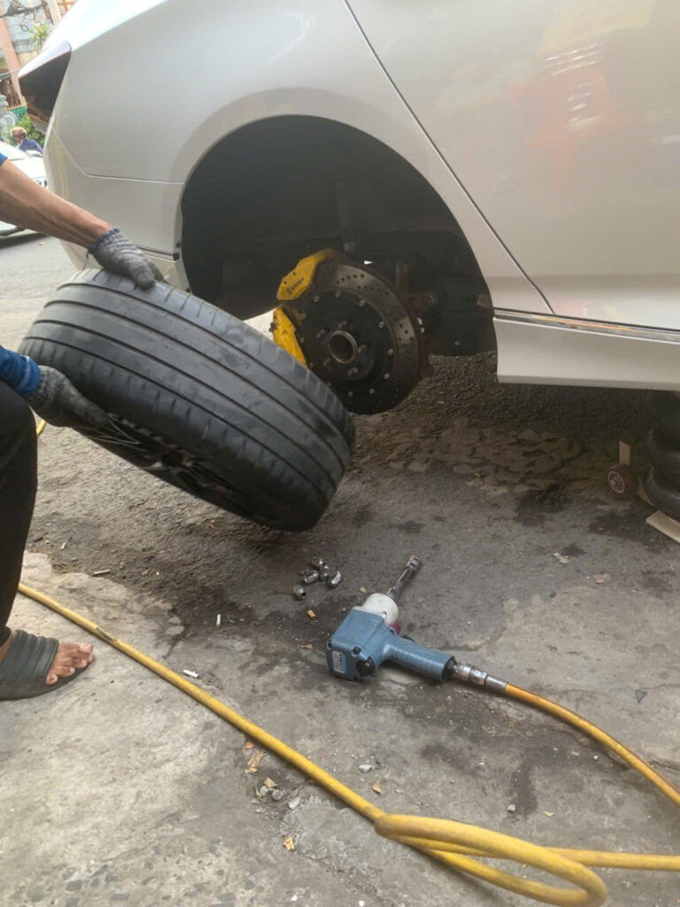 Cứu hộ lốp cao tốc